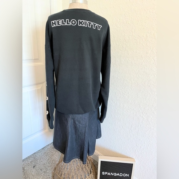 Hello Kitty Sanrio Women’s Sweatshirt Size L-Runs Large - Picture 2 of 10